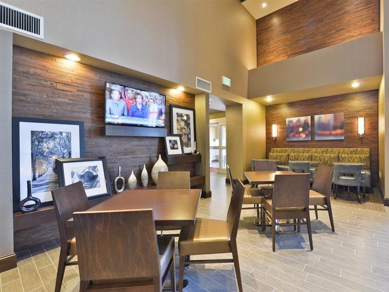 Hampton Inn & Suites Greensboro/Coliseum Area Esterno foto
