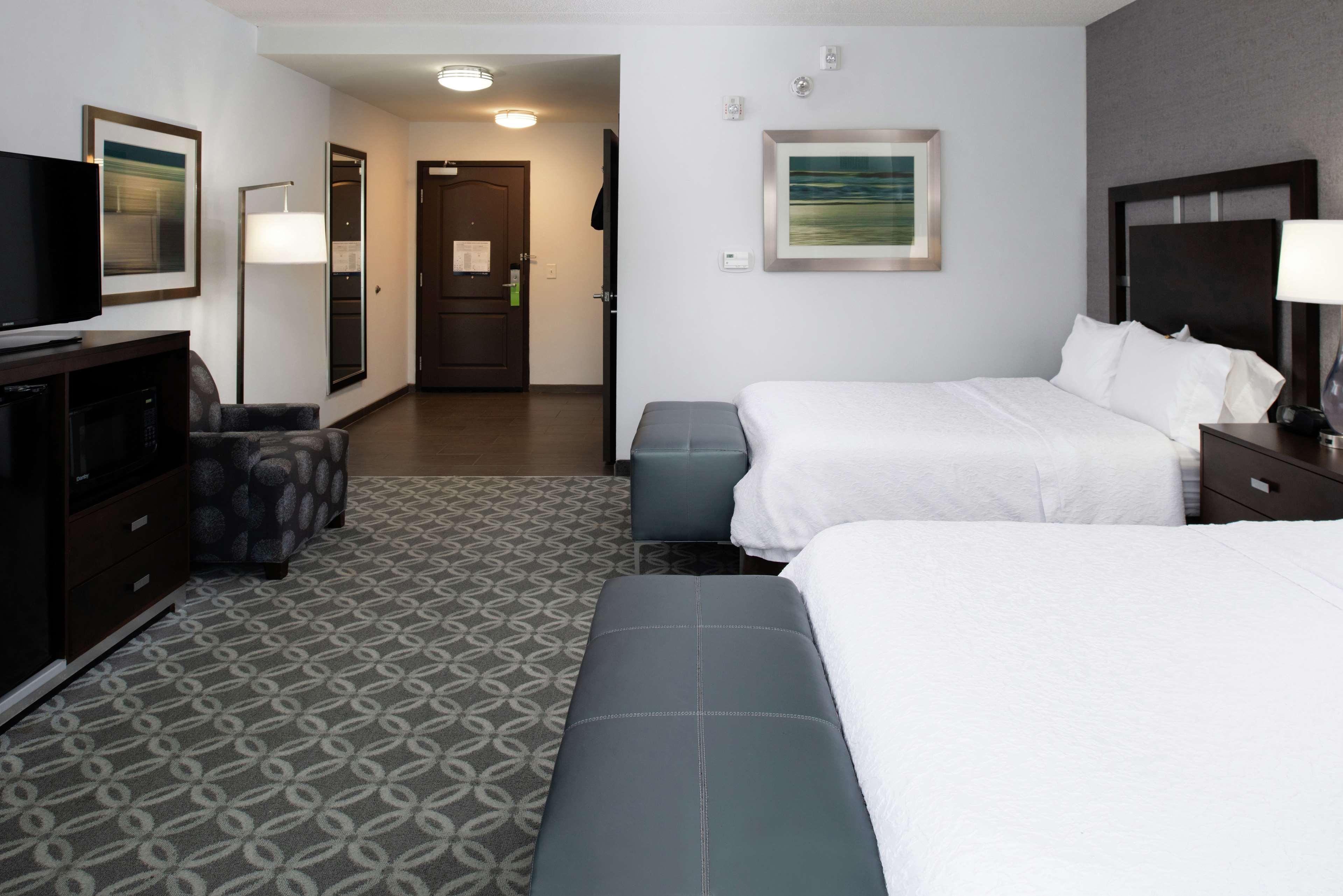 Hampton Inn & Suites Greensboro/Coliseum Area Esterno foto