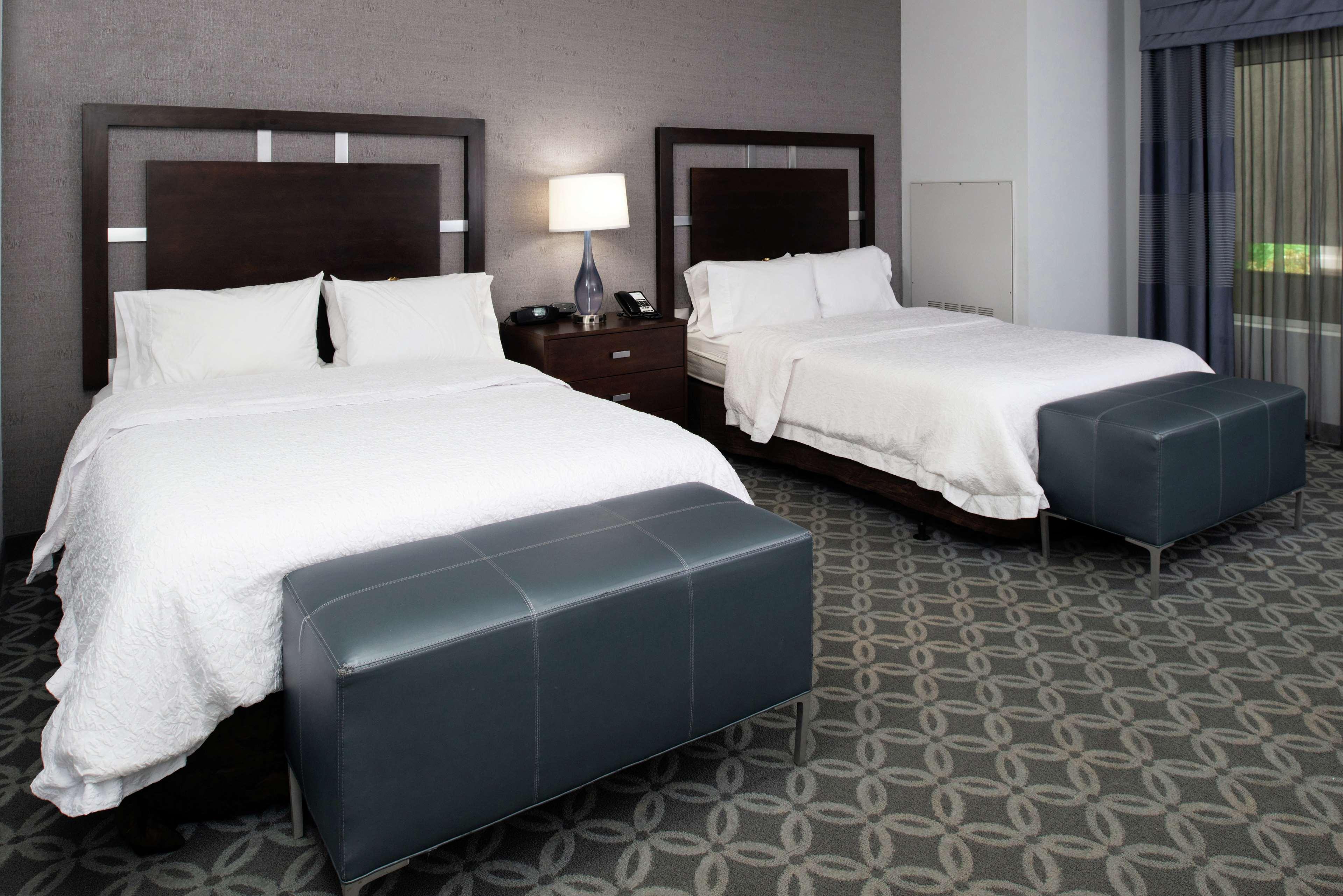 Hampton Inn & Suites Greensboro/Coliseum Area Esterno foto