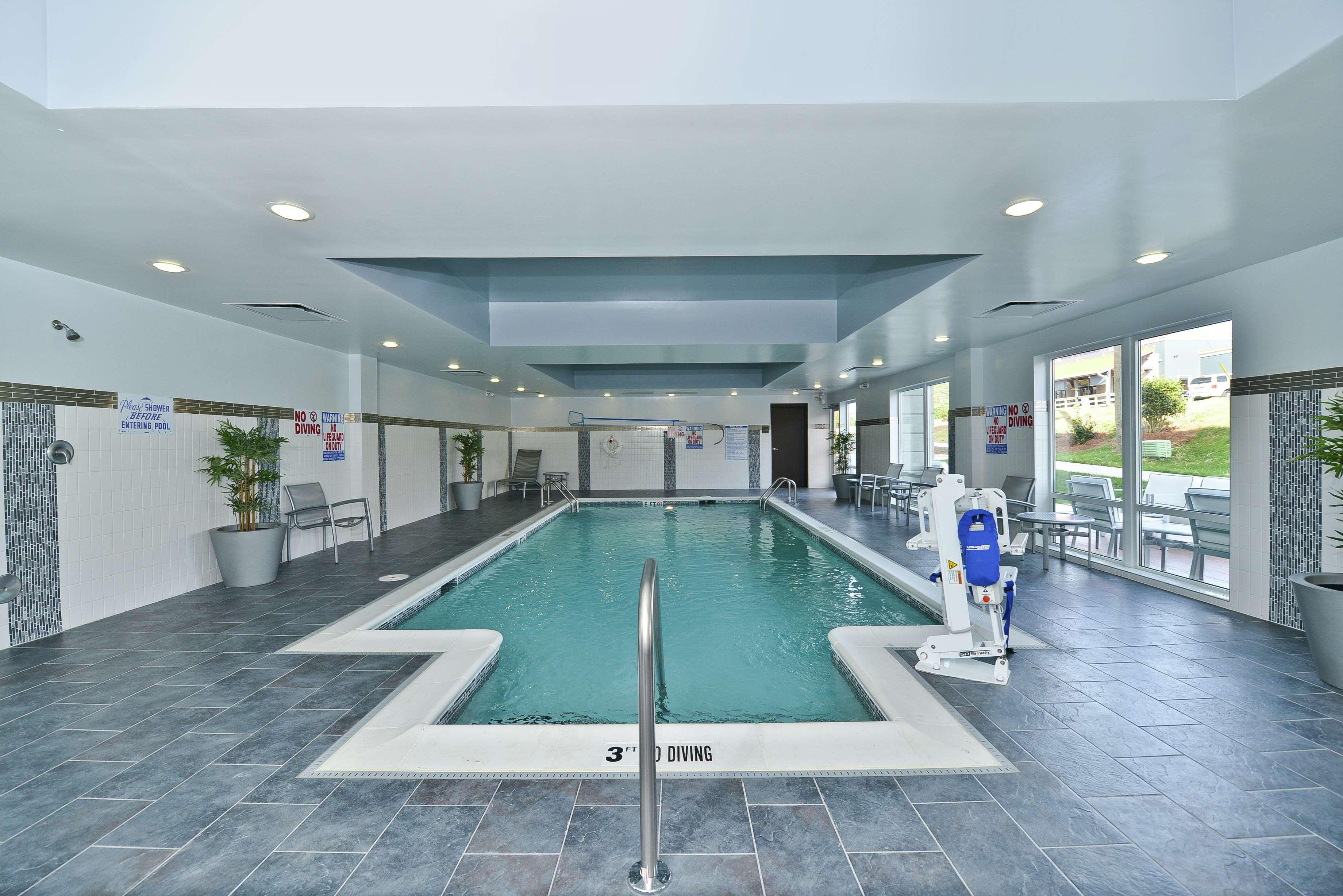 Hampton Inn & Suites Greensboro/Coliseum Area Esterno foto
