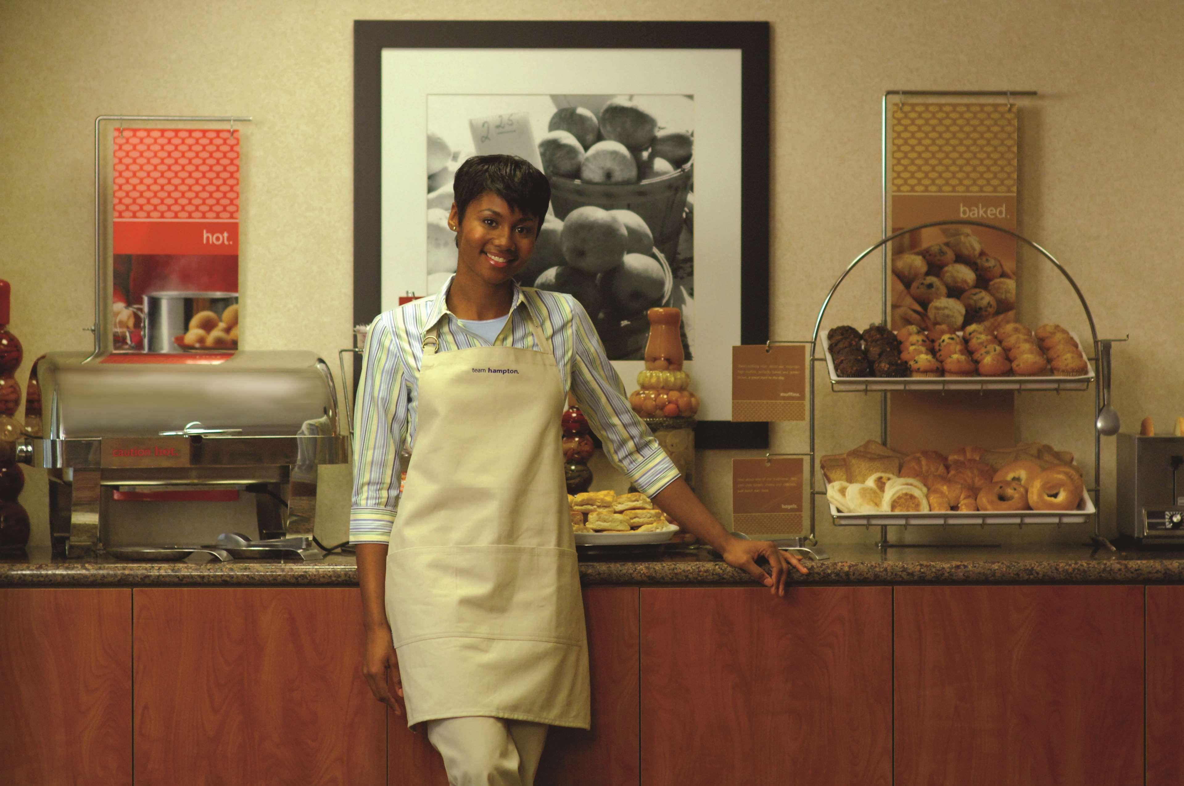 Hampton Inn & Suites Greensboro/Coliseum Area Ristorante foto