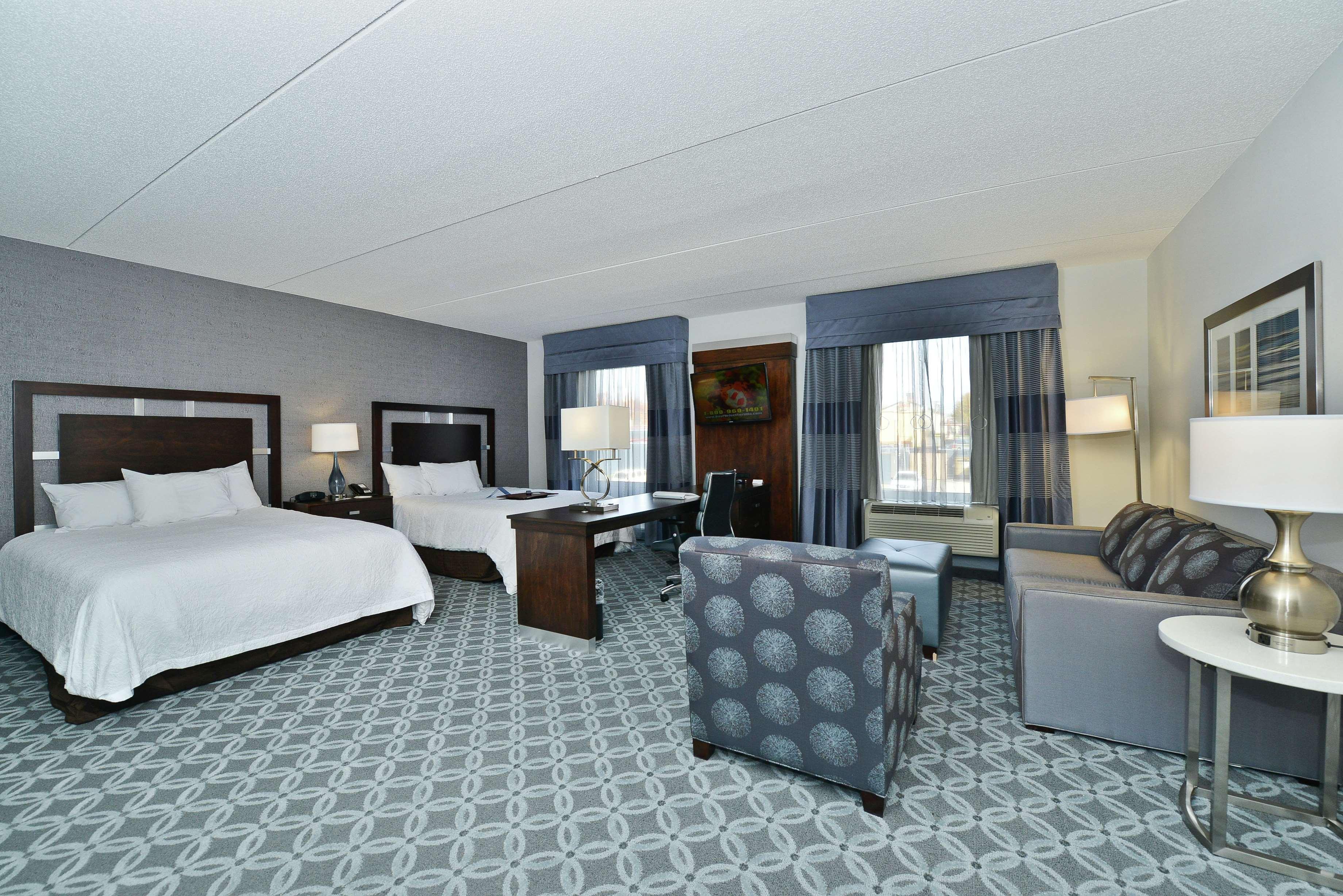 Hampton Inn & Suites Greensboro/Coliseum Area Esterno foto