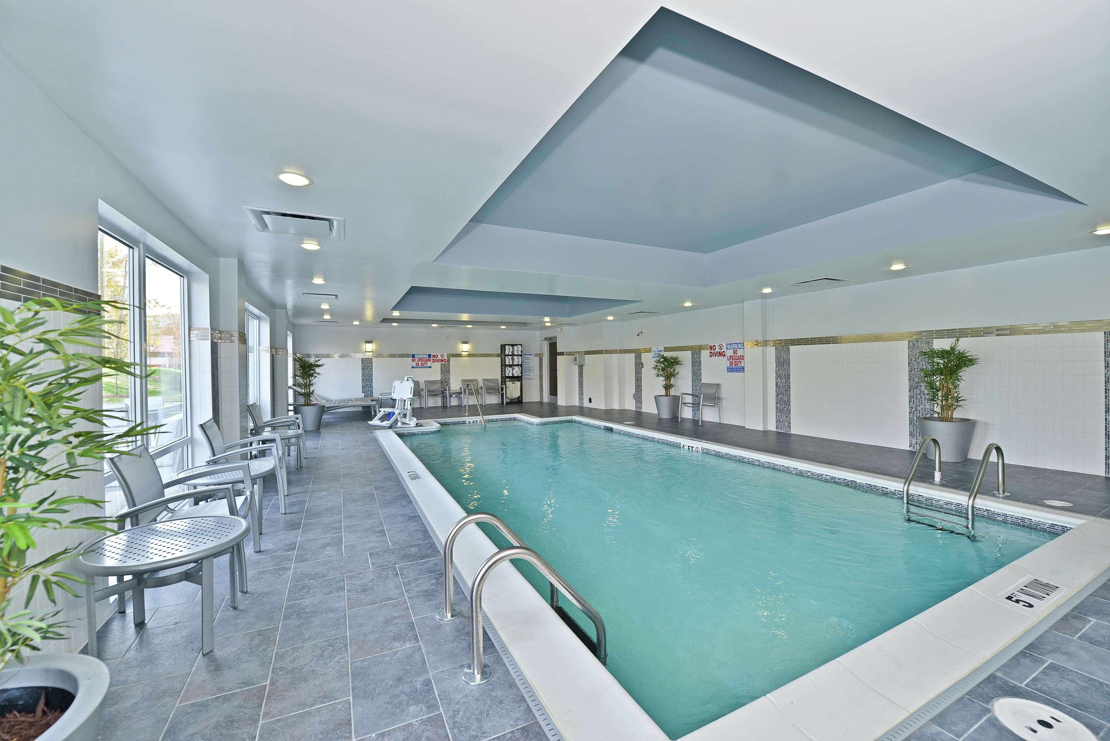 Hampton Inn & Suites Greensboro/Coliseum Area Esterno foto