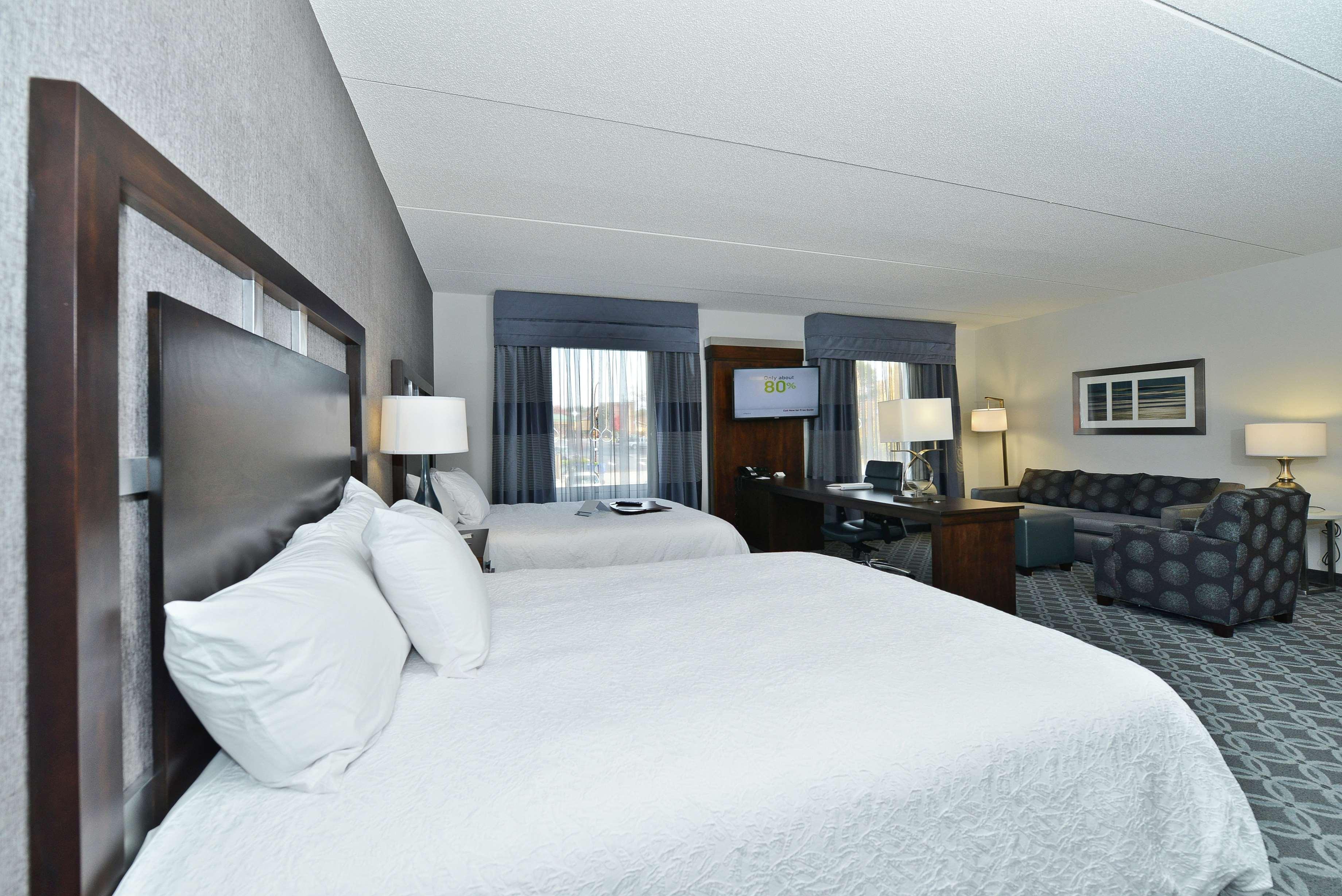 Hampton Inn & Suites Greensboro/Coliseum Area Esterno foto