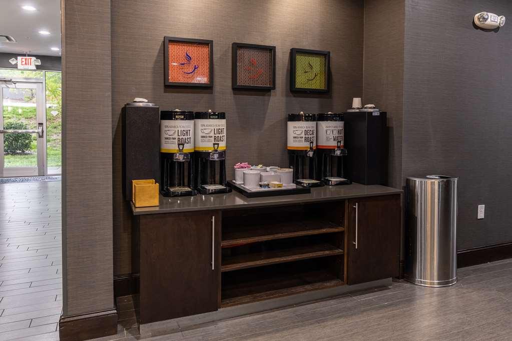 Hampton Inn & Suites Greensboro/Coliseum Area Esterno foto