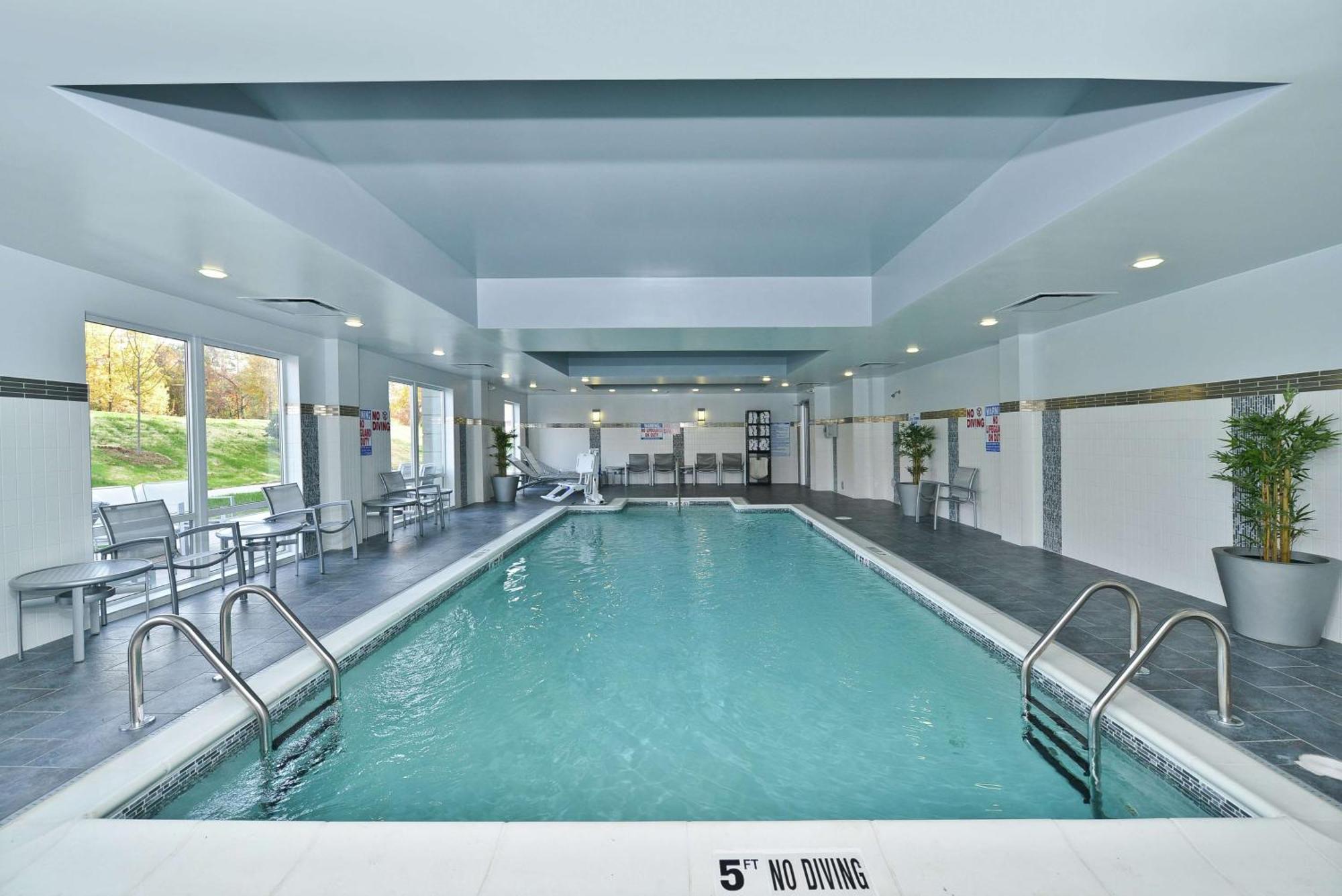 Hampton Inn & Suites Greensboro/Coliseum Area Esterno foto