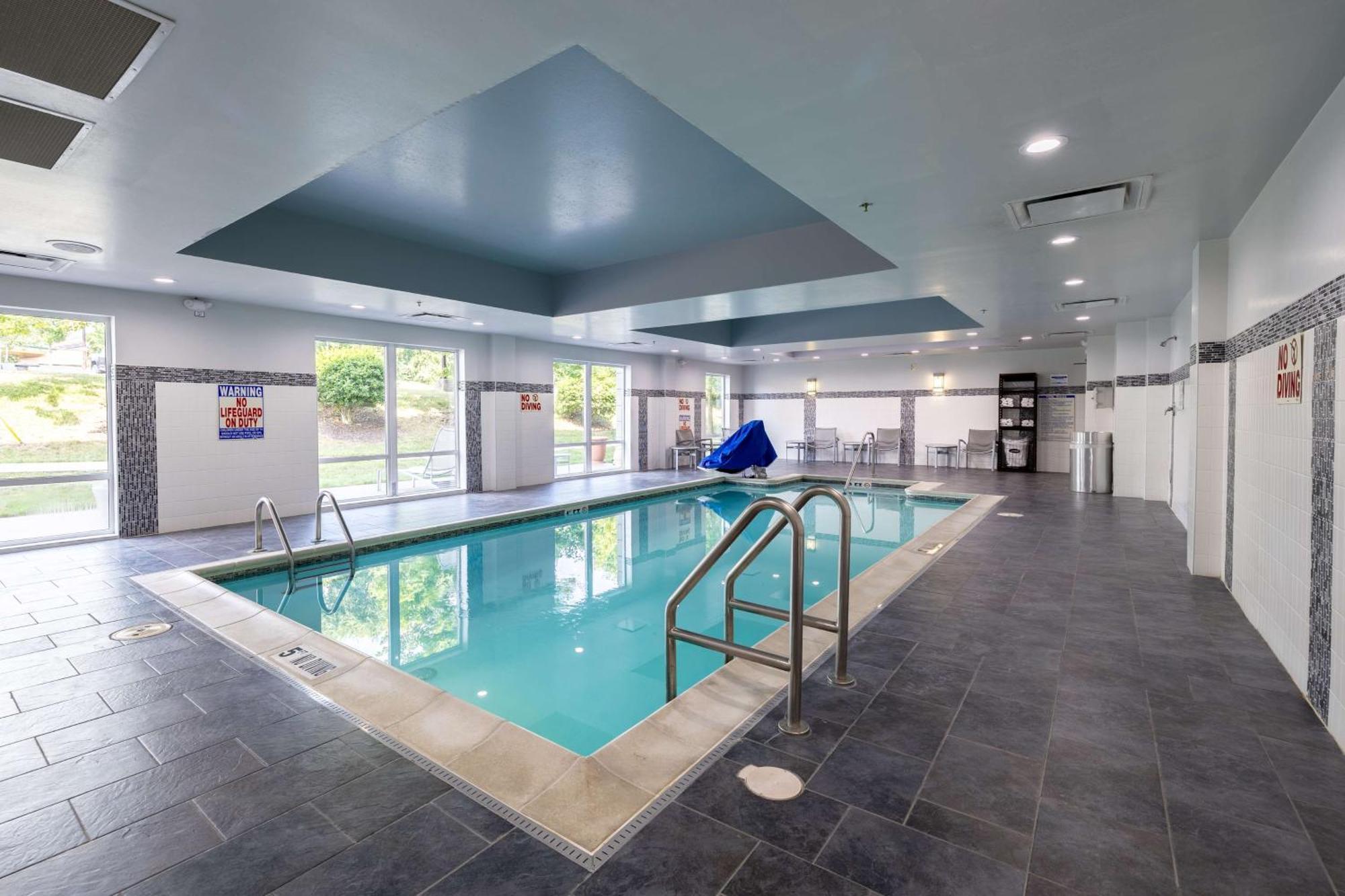 Hampton Inn & Suites Greensboro/Coliseum Area Esterno foto