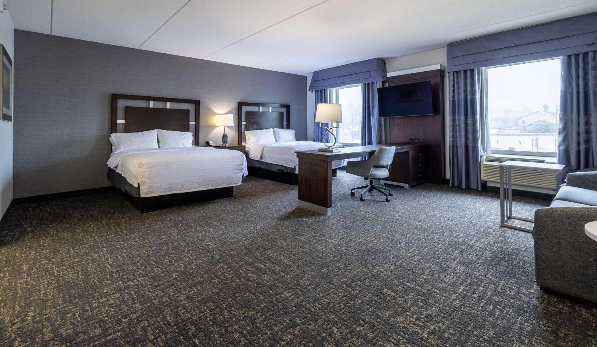 Hampton Inn & Suites Greensboro/Coliseum Area Esterno foto
