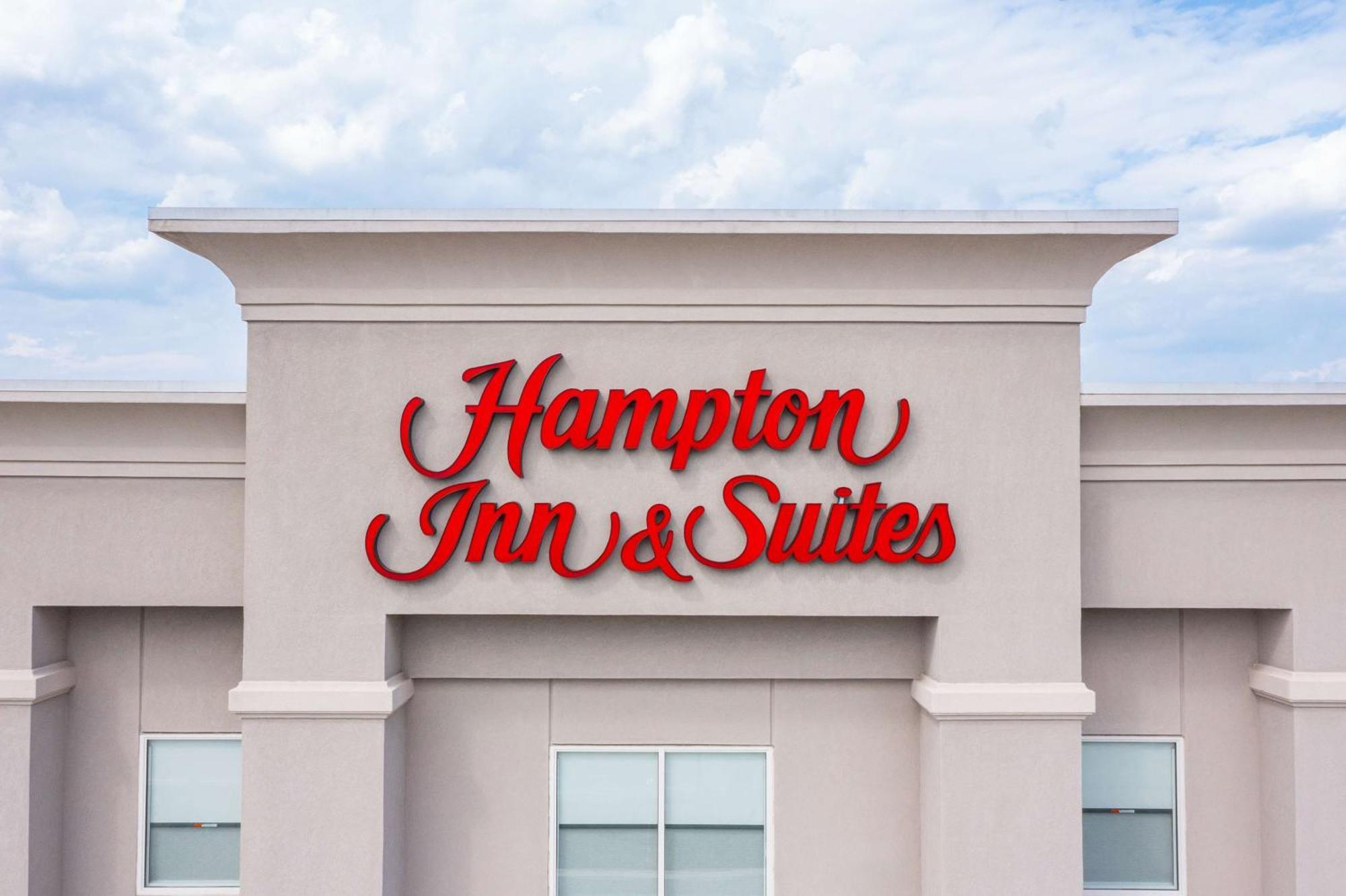 Hampton Inn & Suites Greensboro/Coliseum Area Esterno foto
