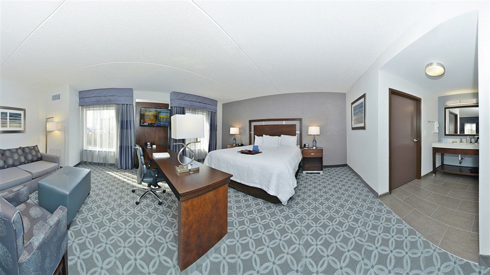 Hampton Inn & Suites Greensboro/Coliseum Area Esterno foto