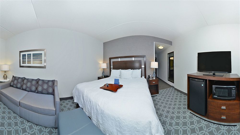 Hampton Inn & Suites Greensboro/Coliseum Area Esterno foto